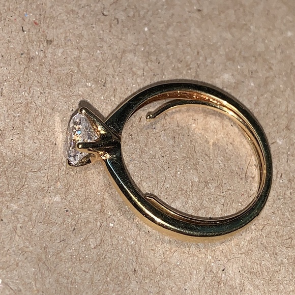 Stunning cubic zirconia engagement style ring. Adjustable! - Picture 5 of 16